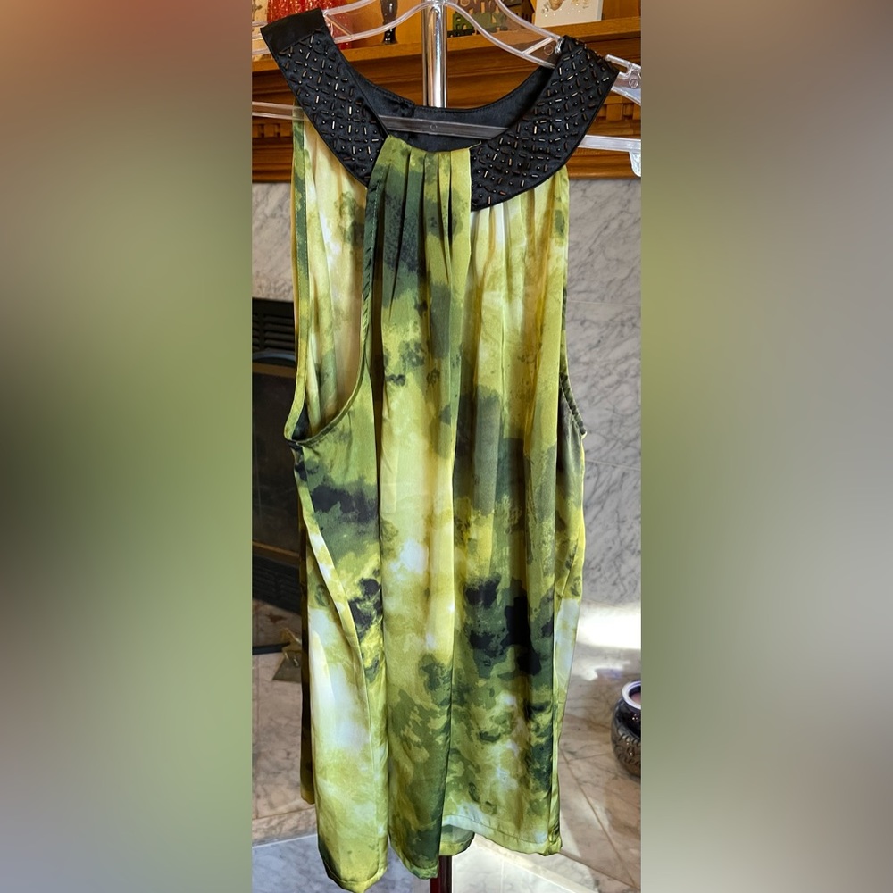 Ap. 9 blouse green black white gold colored size XL decorated